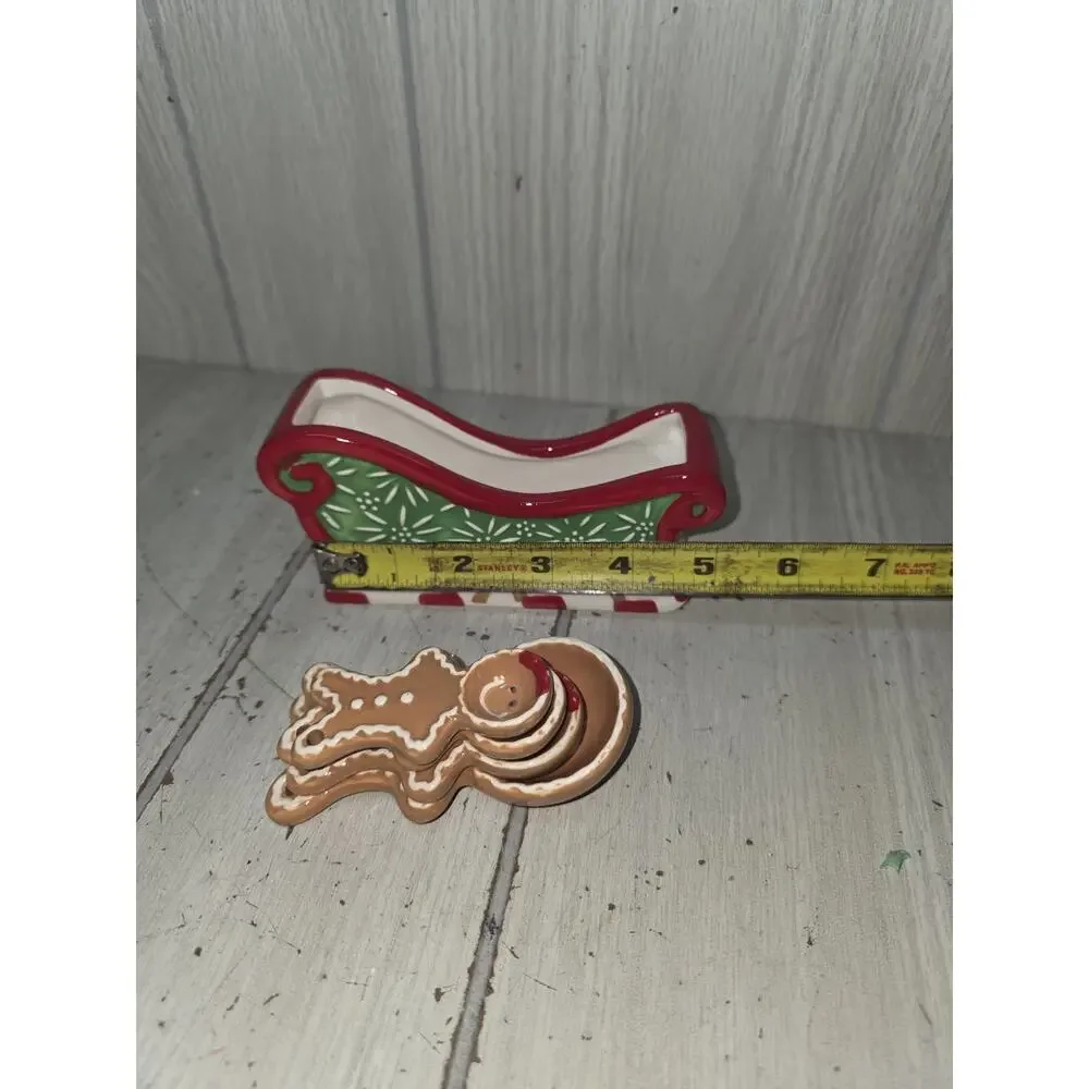 TEMP-TATIONS Gingerbread Measuring Spoons & Sleigh Hand Painted Ceramic Set New